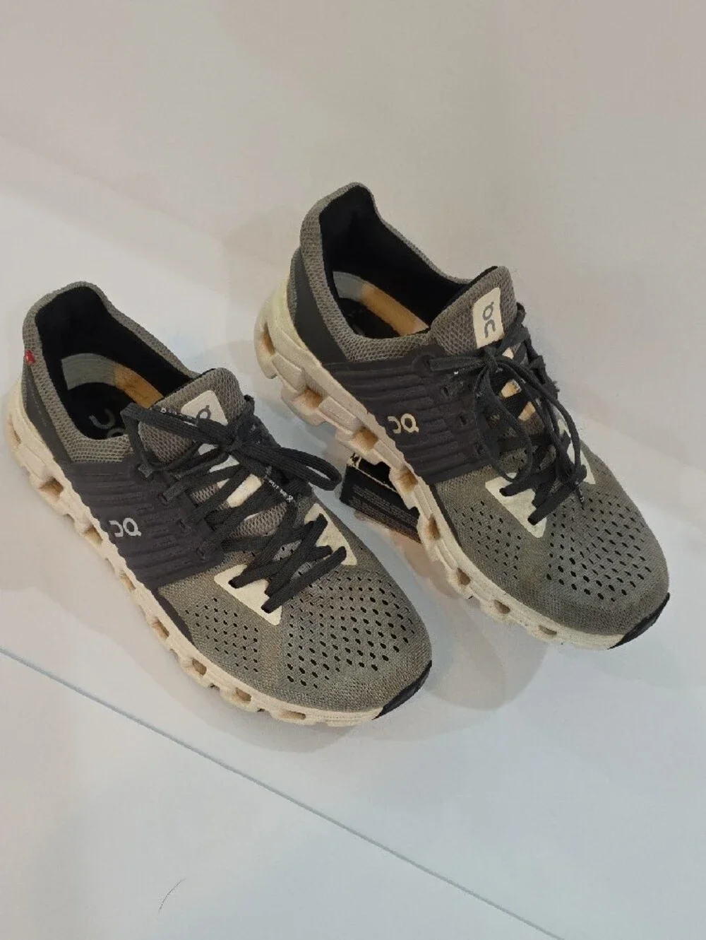 On Running CloudSwift Women's Shoes in Gray and Black Size 8